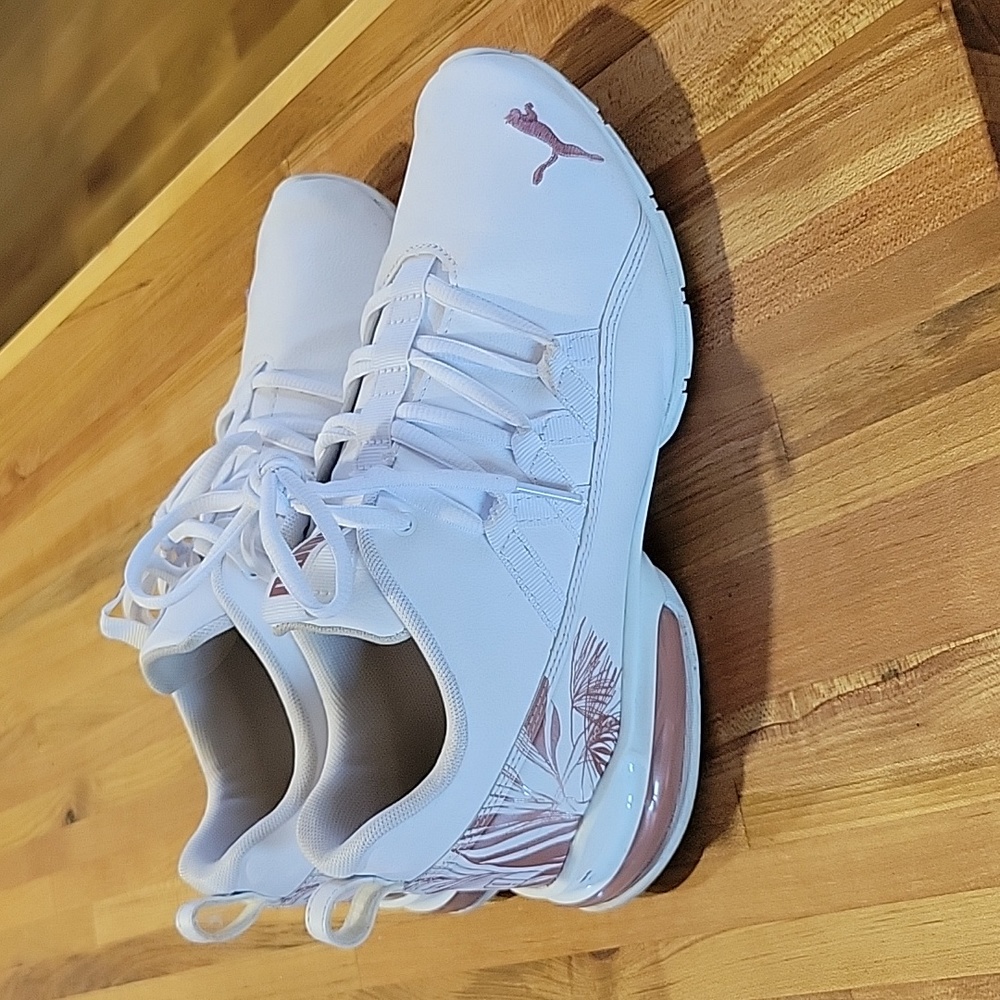 Great condition puma sneakers